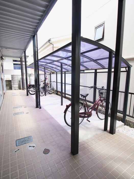 物件外観写真4　(駐輪場)