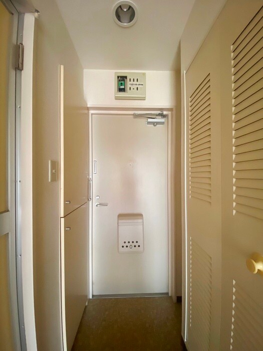 物件内観写真9　(玄関)