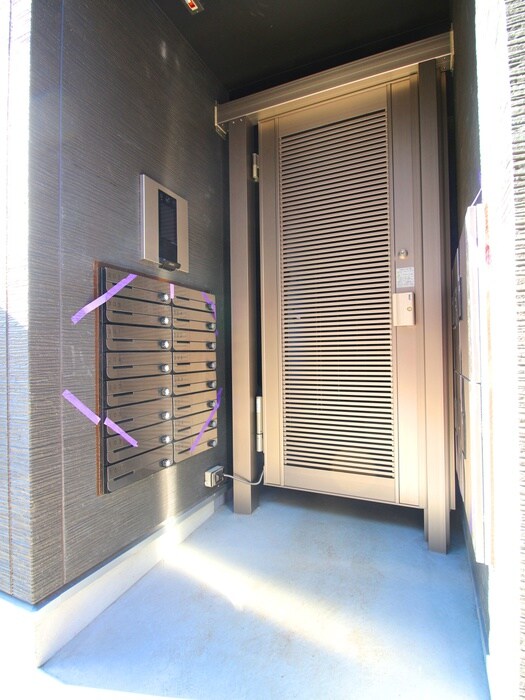 物件外観写真2　(エントランス部分)