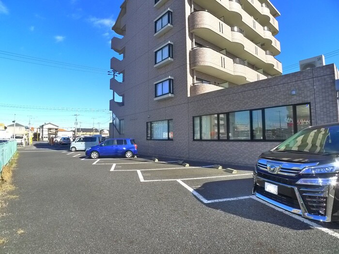 物件外観写真4　(駐車場)