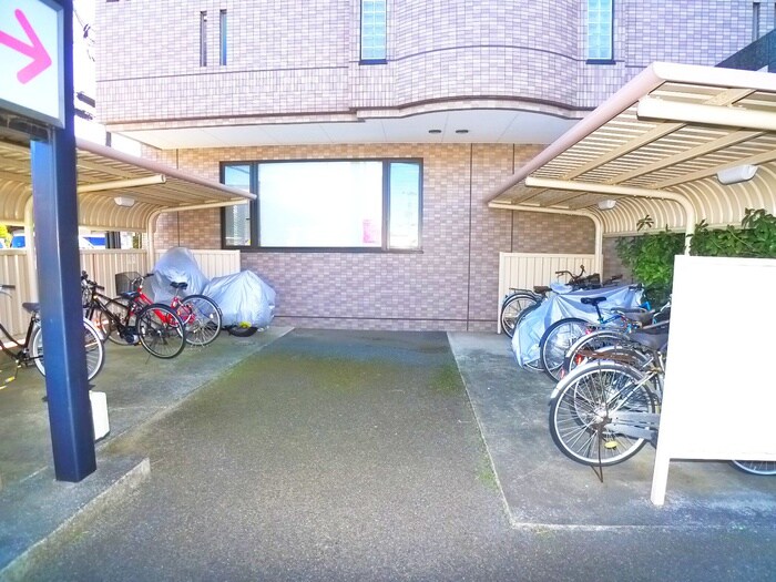 物件外観写真6　(駐輪場)