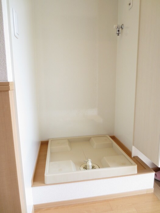 物件内観写真12　(洗濯機置場)