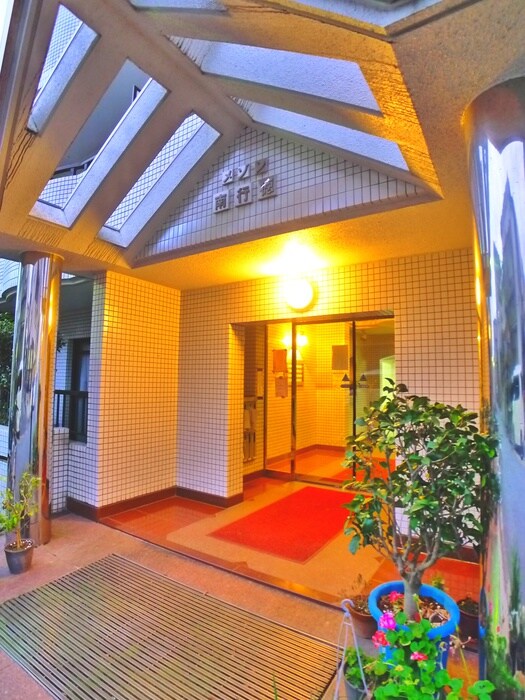 物件外観写真2　(エントランス部分)