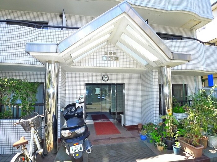 物件外観写真3　(エントランス部分)