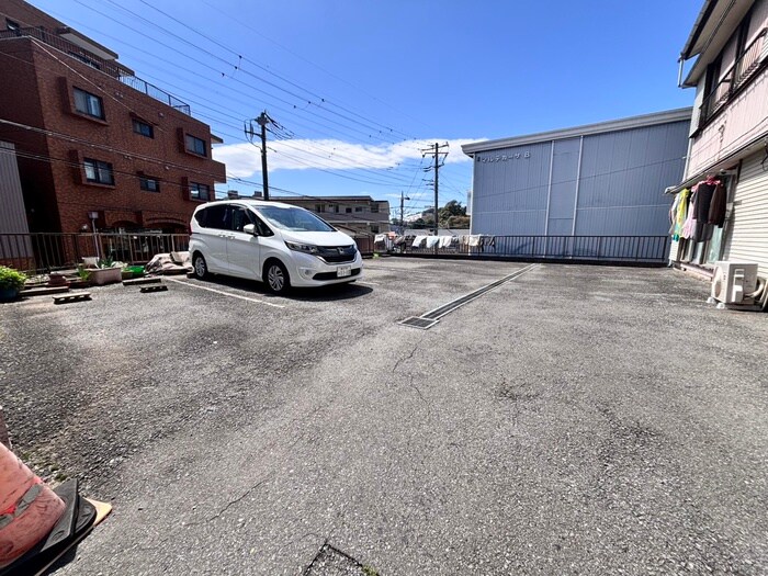 物件外観写真3　(駐車場)
