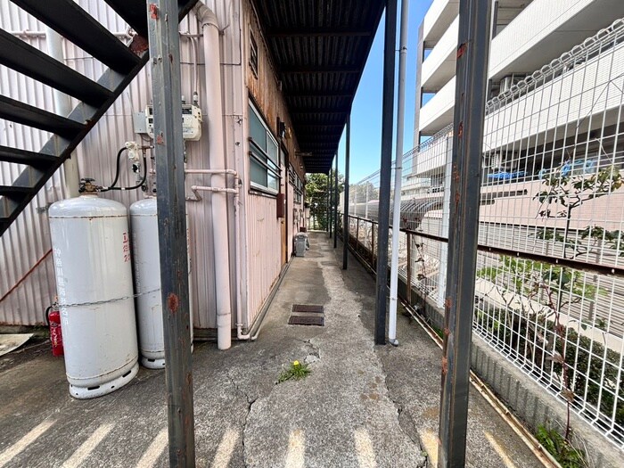 物件外観写真5　(エントランス部分)