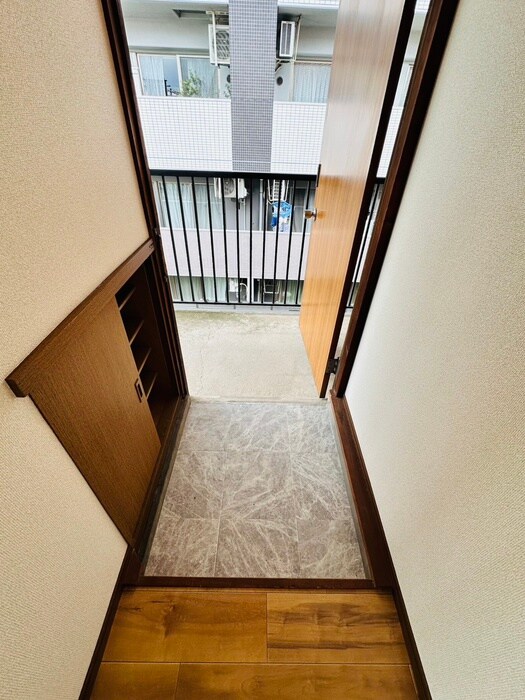 物件内観写真18　(玄関)