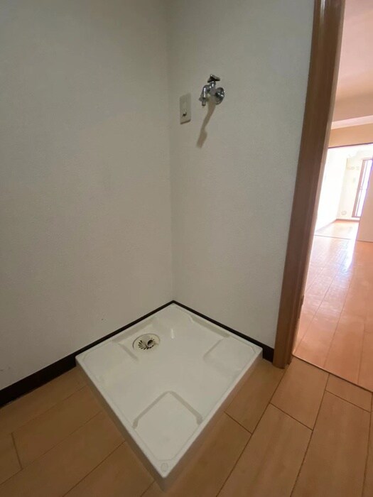 物件内観写真12　(洗濯機置場)