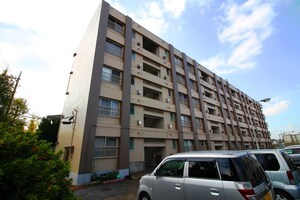 千草台団地２号棟外観写真