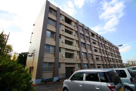 千草台団地２号棟外観写真