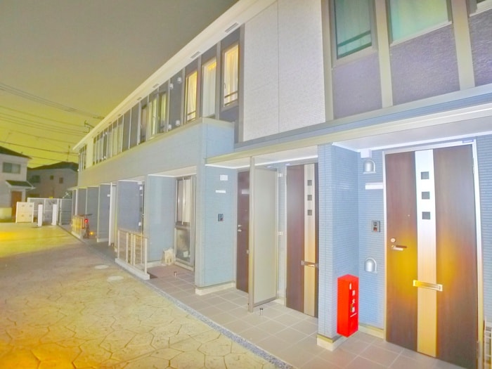 物件外観写真2　(エントランス部分)