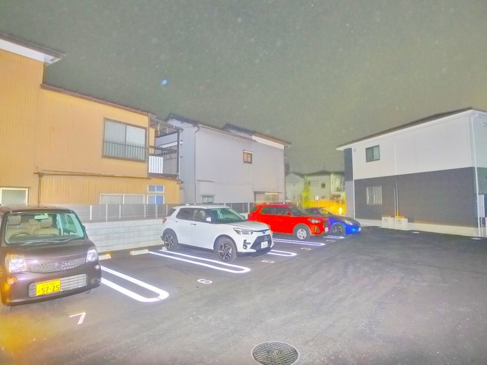 物件外観写真4　(駐車場)