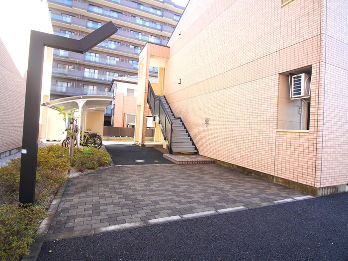 物件外観写真3　(エントランス部分)