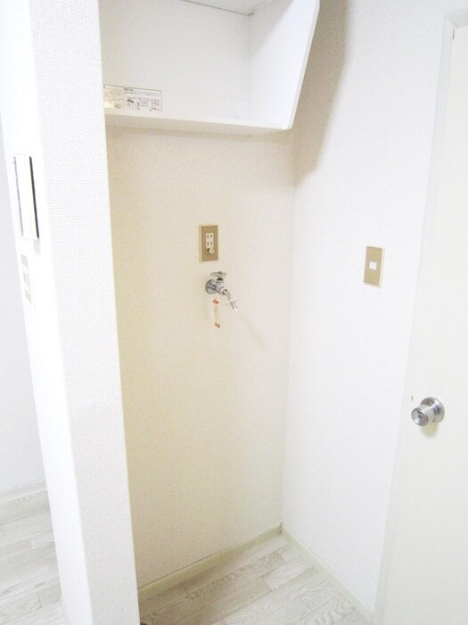 物件内観写真5　(洗濯機置場)