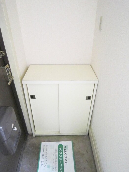 物件内観写真12　(玄関)