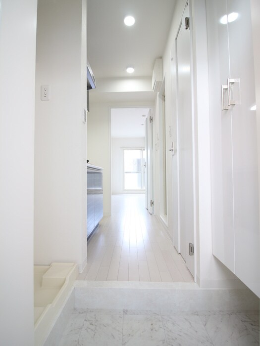 物件内観写真7　(玄関)