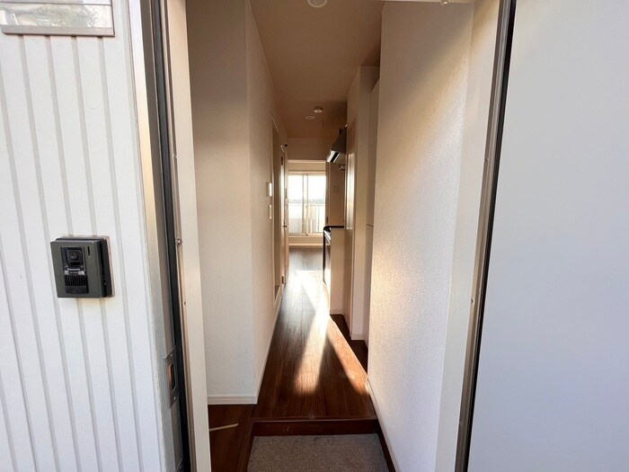 物件内観写真7　(玄関)