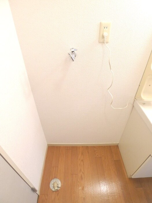 物件内観写真12　(洗濯機置場)