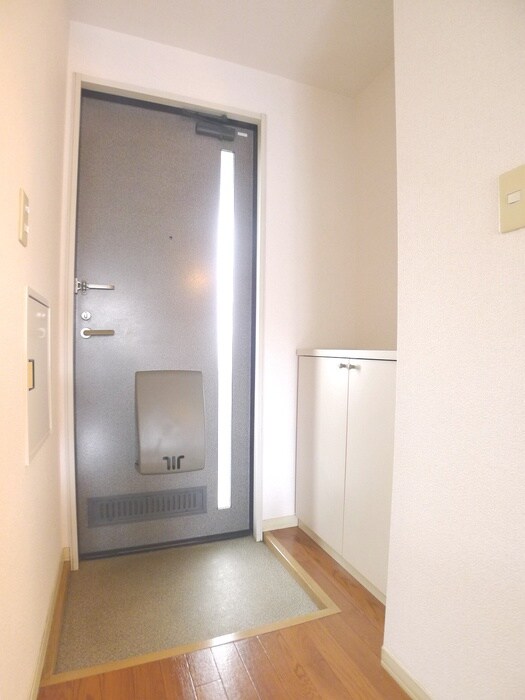 物件内観写真13　(玄関)
