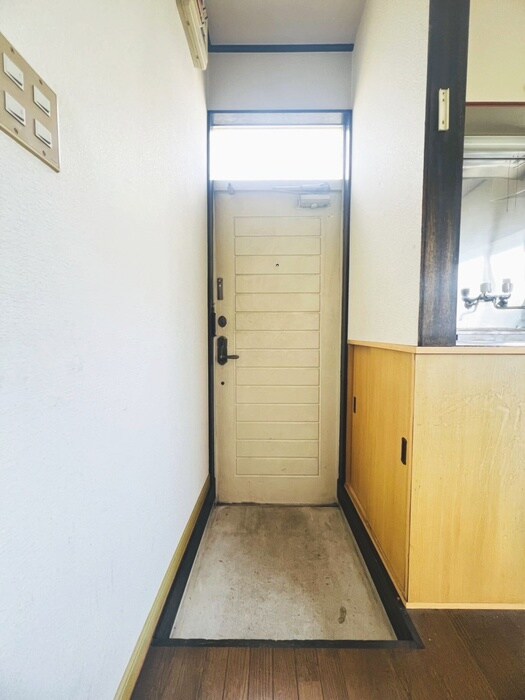 物件内観写真17　(玄関)