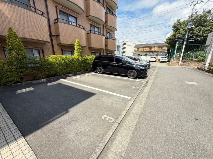 物件外観写真5　(駐車場)