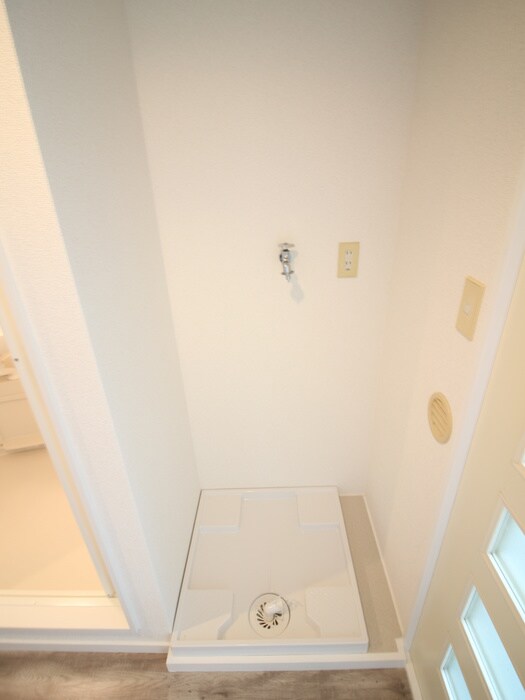 物件内観写真13　(洗濯機置場)