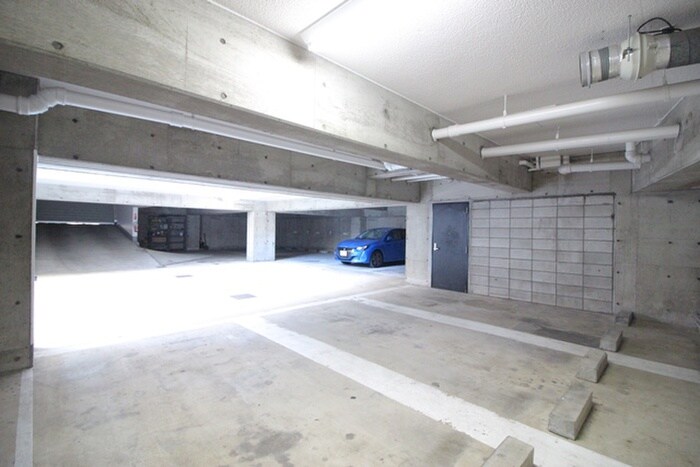 物件外観写真6　(駐車場)