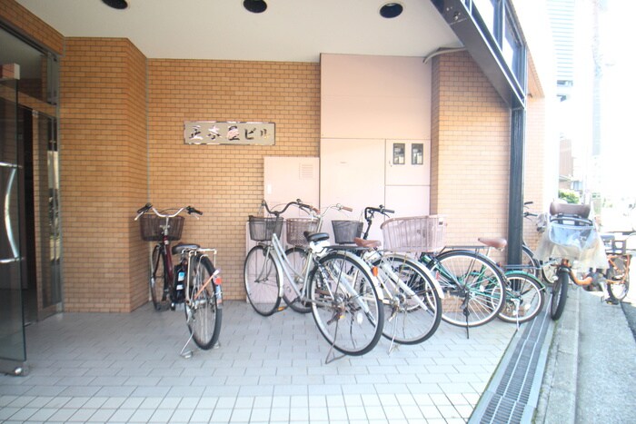 物件外観写真5　(駐輪場)