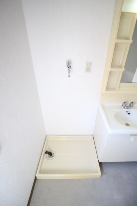 物件内観写真18　(洗濯機置場)