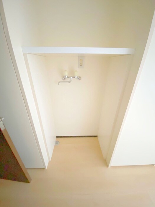物件内観写真10　(洗濯機置場)