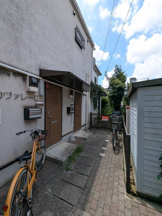 物件外観写真4　(エントランス部分)