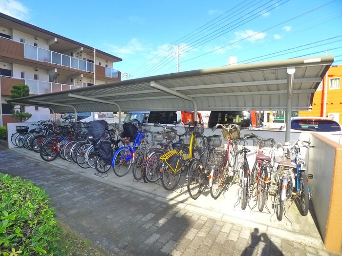 物件外観写真5　(駐輪場)