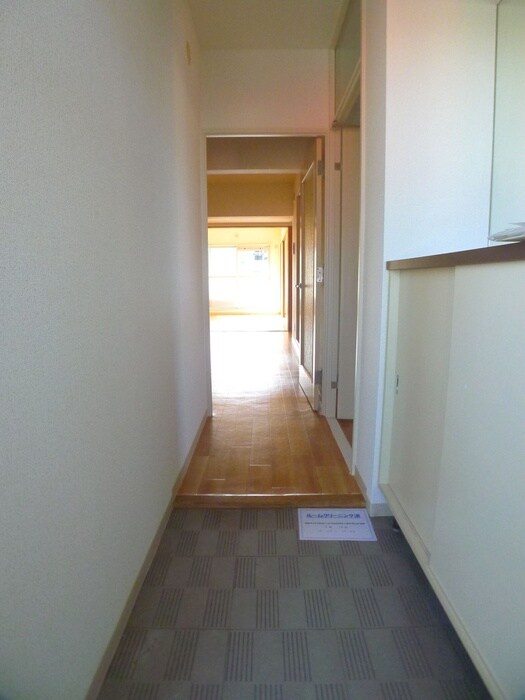 物件内観写真16　(玄関)