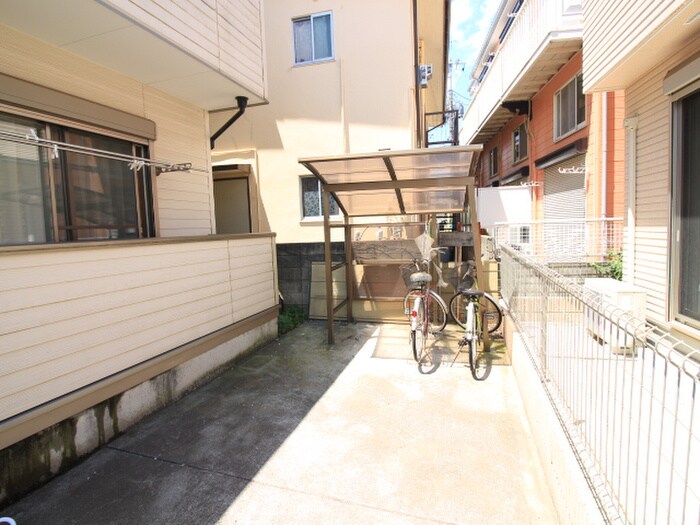 物件外観写真4　(駐輪場)