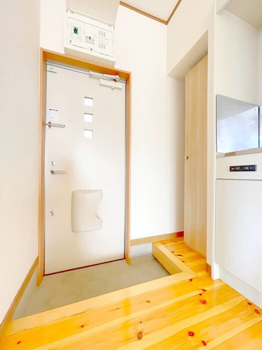 物件内観写真16　(玄関)