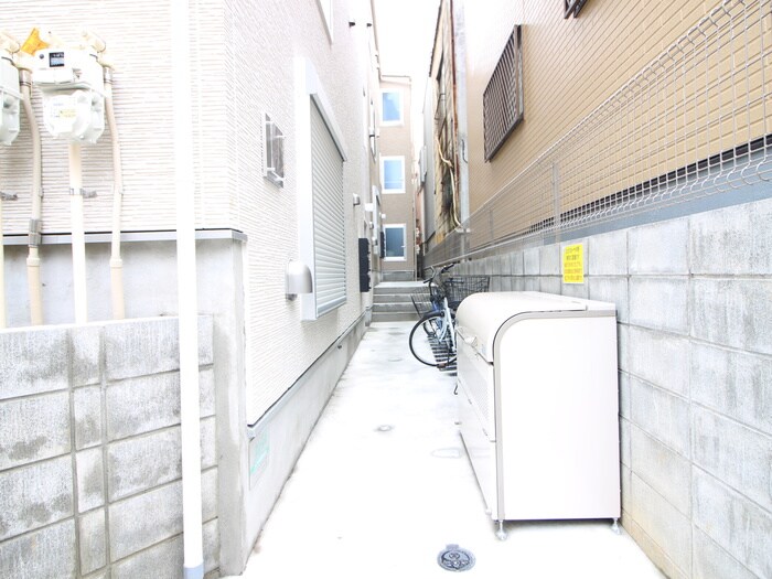 物件外観写真6　(エントランス部分)