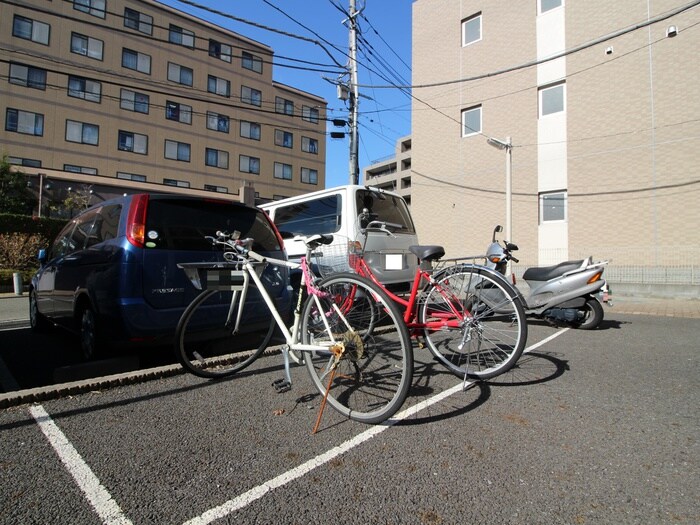 物件外観写真4　(駐輪場)