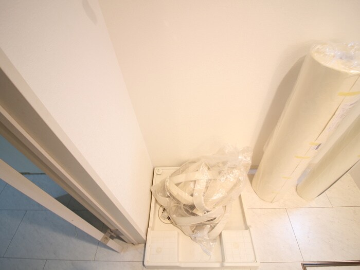 物件内観写真14　(洗濯機置場)