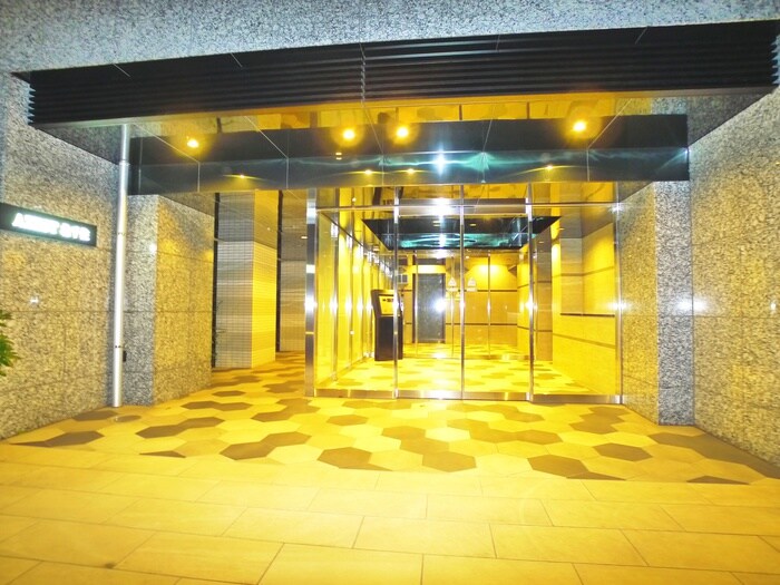 物件外観写真5　(エントランス部分)