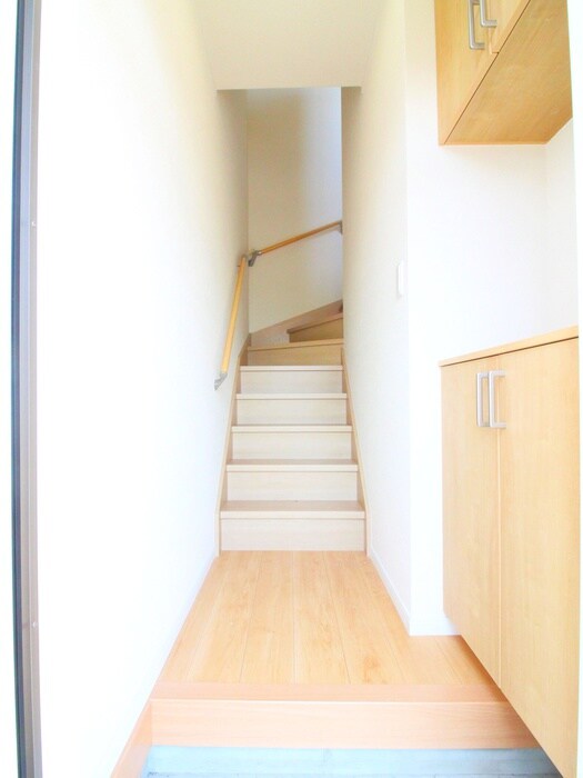 物件内観写真13　(玄関)