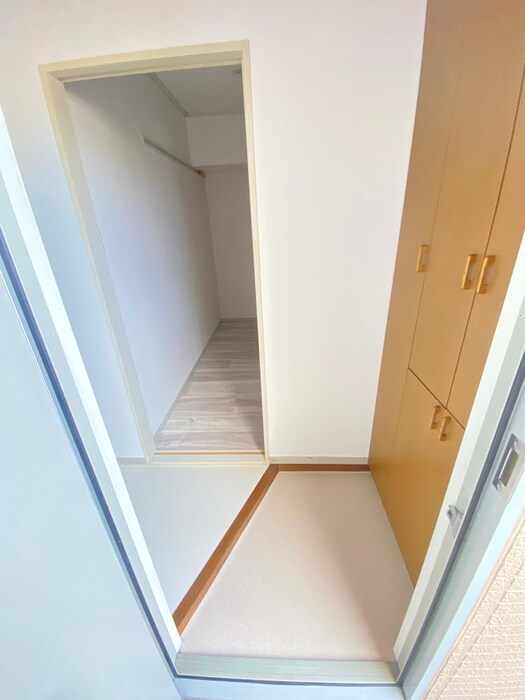 物件内観写真7　(玄関)