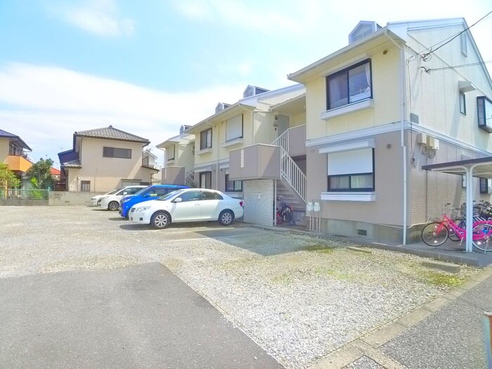 物件外観写真3　(駐車場)