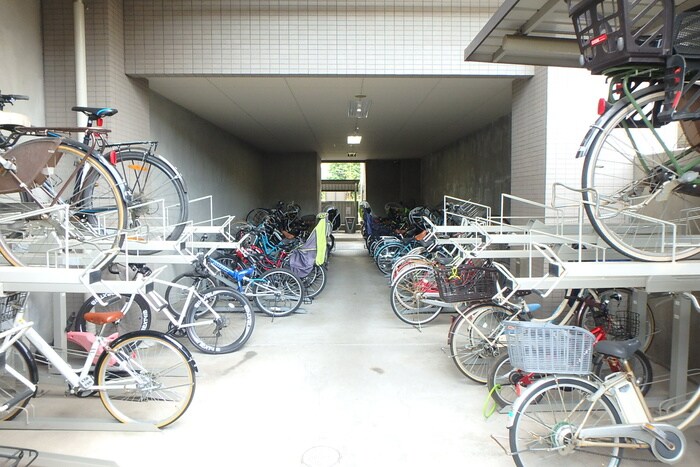 物件外観写真4　(駐輪場)