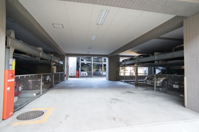 物件外観写真5　(駐車場)