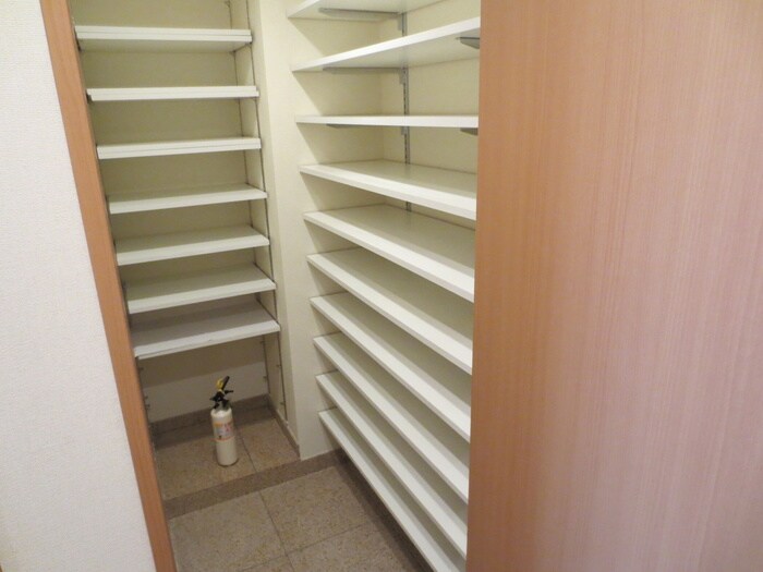 物件内観写真11　(靴箱)
