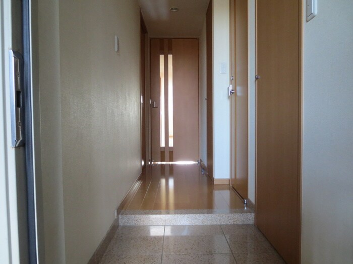 物件内観写真16　(玄関)