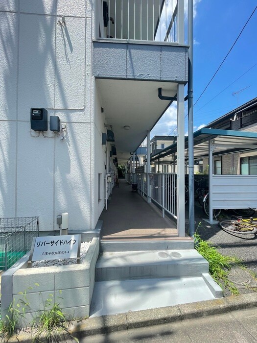 物件外観写真2　(エントランス部分)