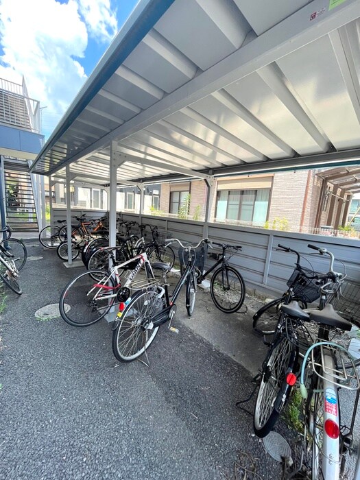 物件外観写真4　(駐輪場)