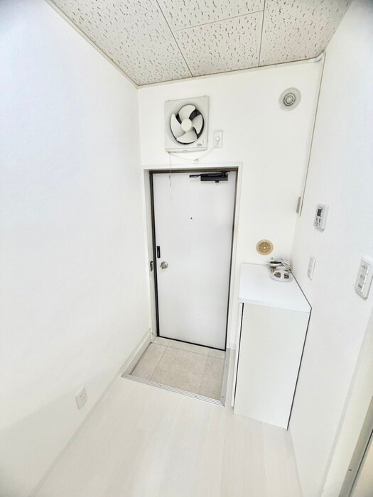 物件内観写真14　(玄関)