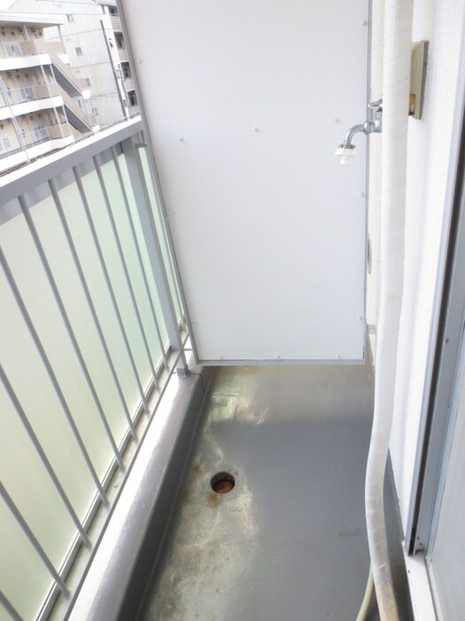 物件内観写真15　(洗濯機置場)